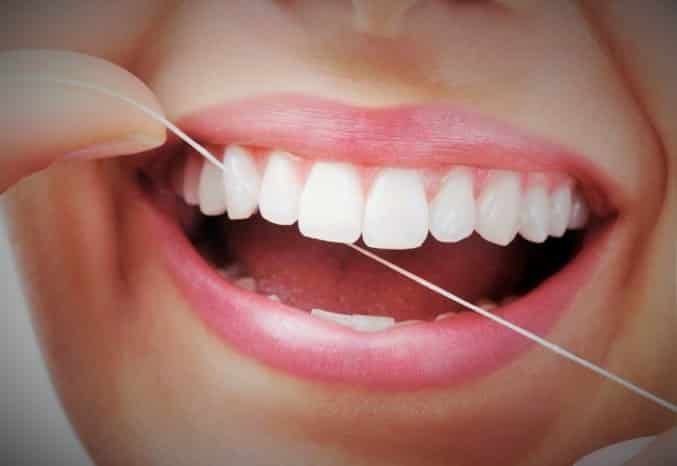 5 Reasons Why Gums Bleed When Flossing