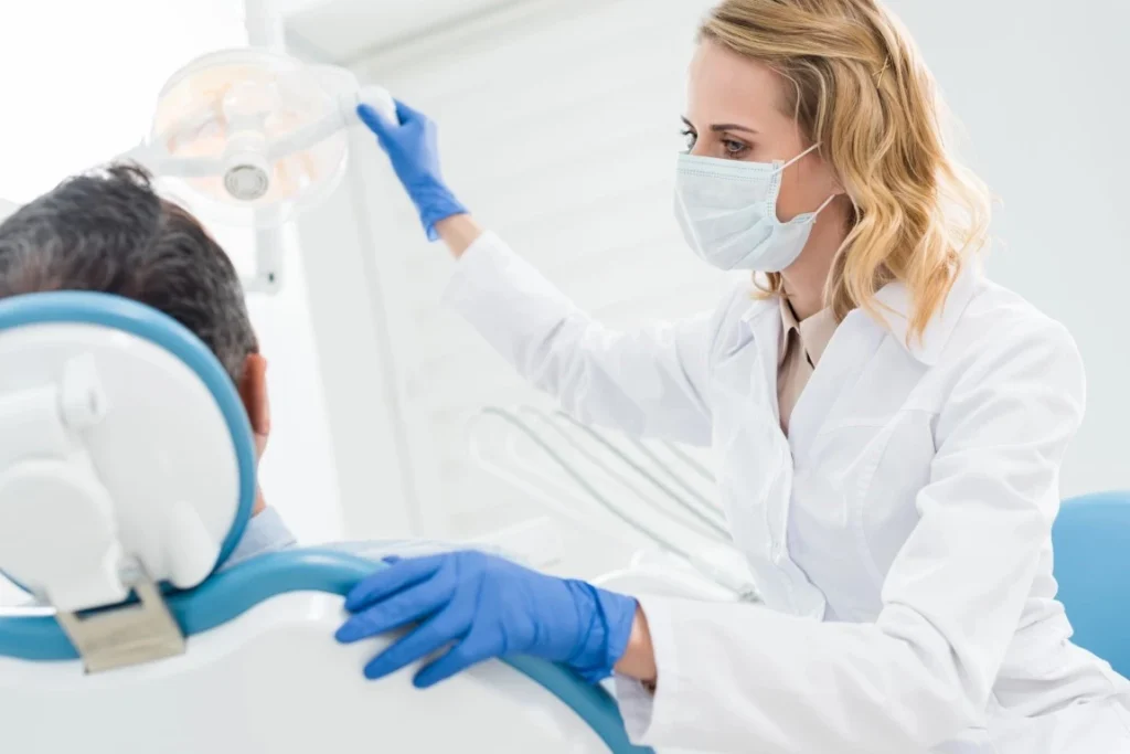 6 Signs You Have An Oral Abscess and How Your Dentist Can Help