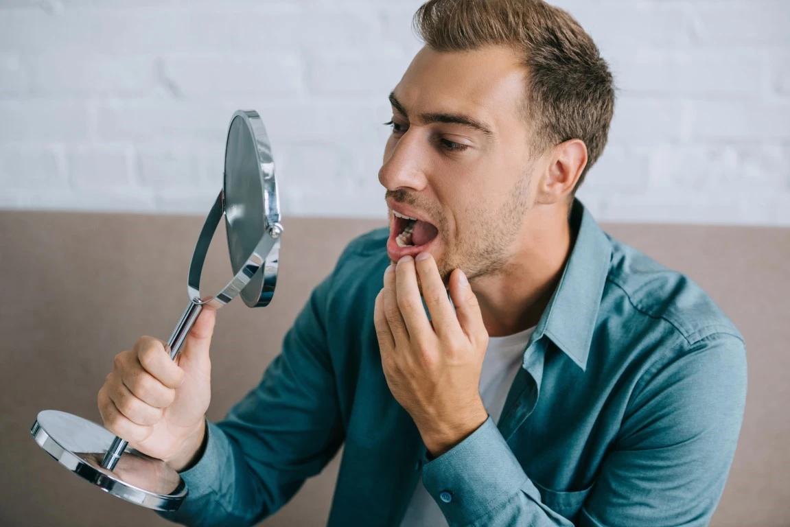 6 Signs You Have An Oral Abscess and How Your Dentist Can Help